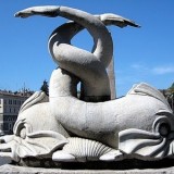 Памятник рыбе в Риме. Италия