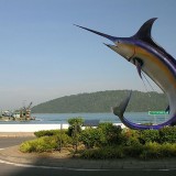 Памятник рыбе в Кота-Кинабалу,  Малайзия