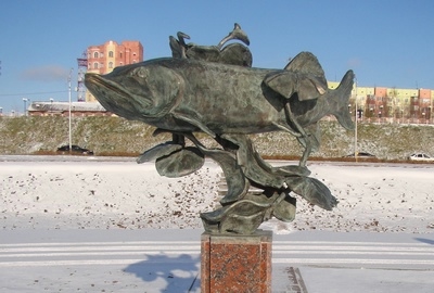 Памятник щуке в Нефтеюганске, Россия