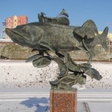Памятник щуке в Нефтеюганске, Россия