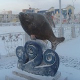 Памятник карасю в Якутске, Россия