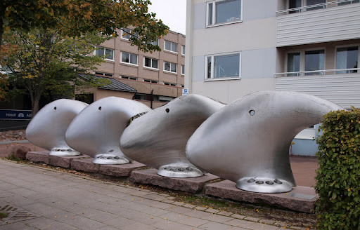 Памятник рыбам в Мариехамне, Аландские острова, Финляндия