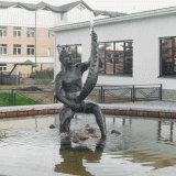 Памятник рыбаку с осетром к Клину (Московская область)