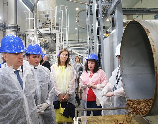 В Карелии открылся новый завод по производству рыбных кормов